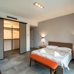 350 M Da Ospedale Maggiore L Parcheggio Prive L , Parme Italie